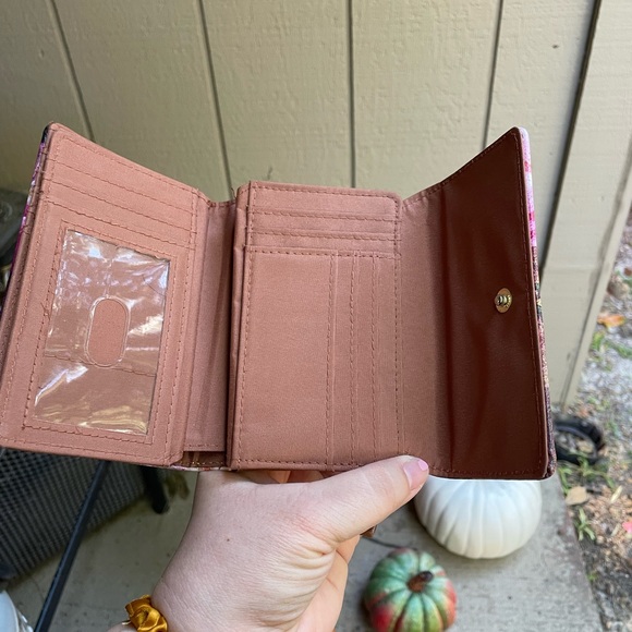Safe Keeper Floral Wallet - Picture 3 of 4